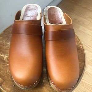 Tan clogs